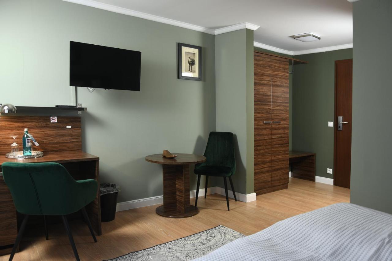 Landhotel Wolfschlugen Экстерьер фото