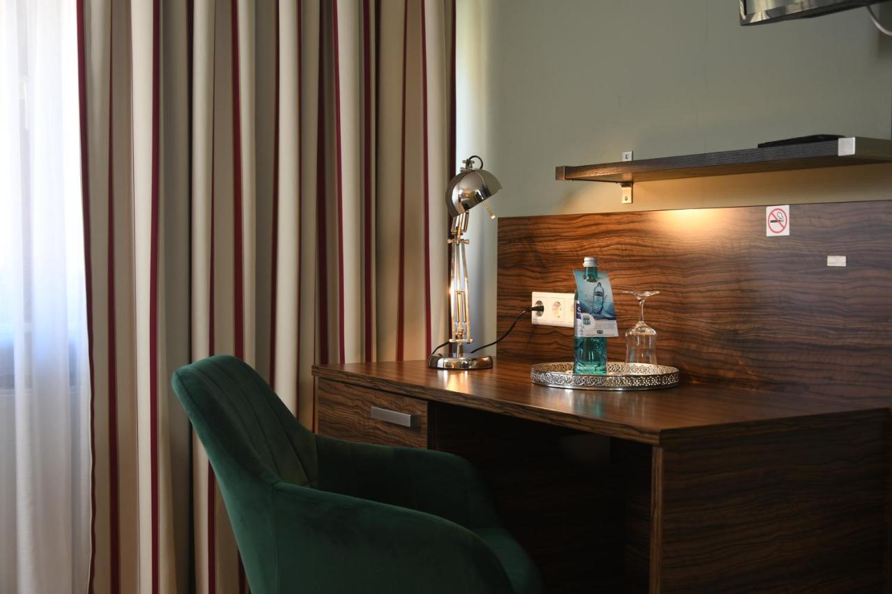 Landhotel Wolfschlugen Экстерьер фото