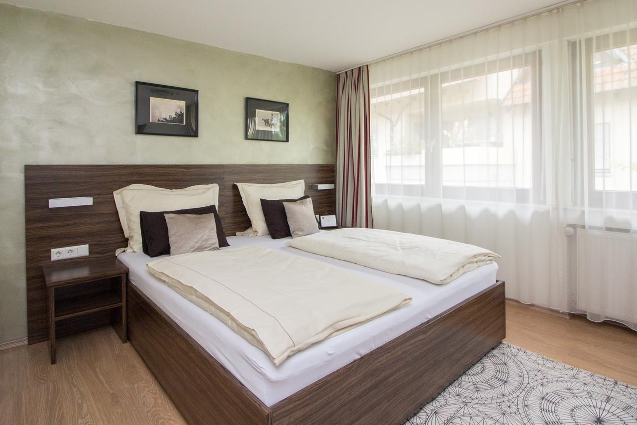 Landhotel Wolfschlugen Экстерьер фото