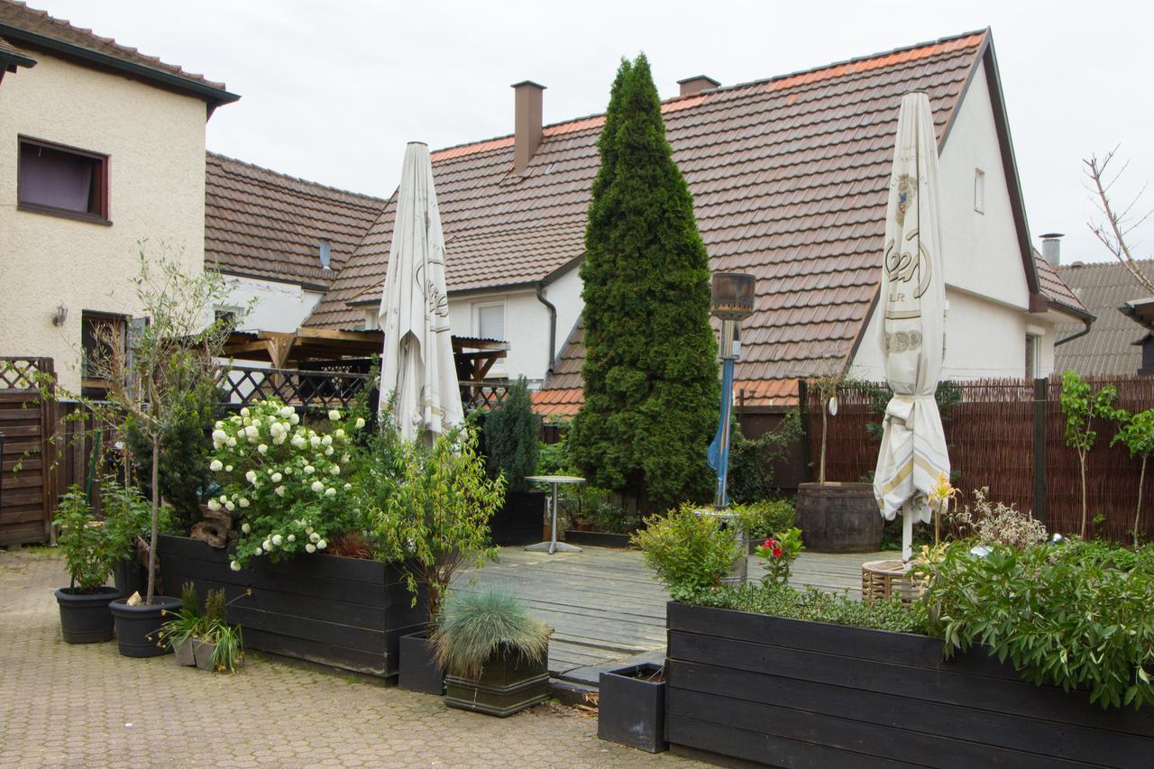 Landhotel Wolfschlugen Экстерьер фото