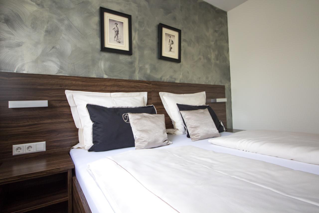 Landhotel Wolfschlugen Экстерьер фото