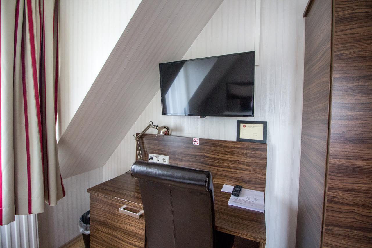 Landhotel Wolfschlugen Экстерьер фото