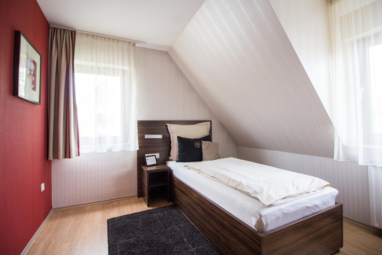 Landhotel Wolfschlugen Экстерьер фото