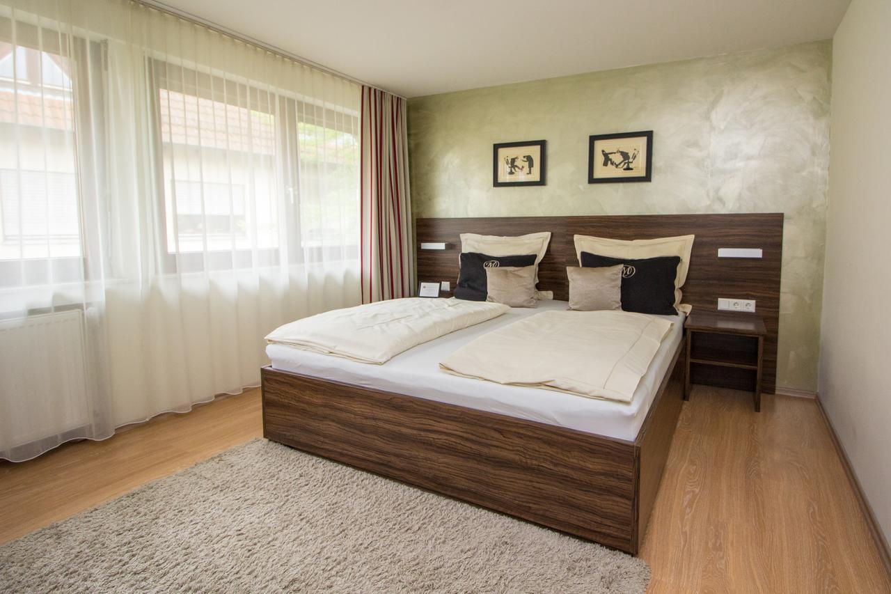 Landhotel Wolfschlugen Экстерьер фото