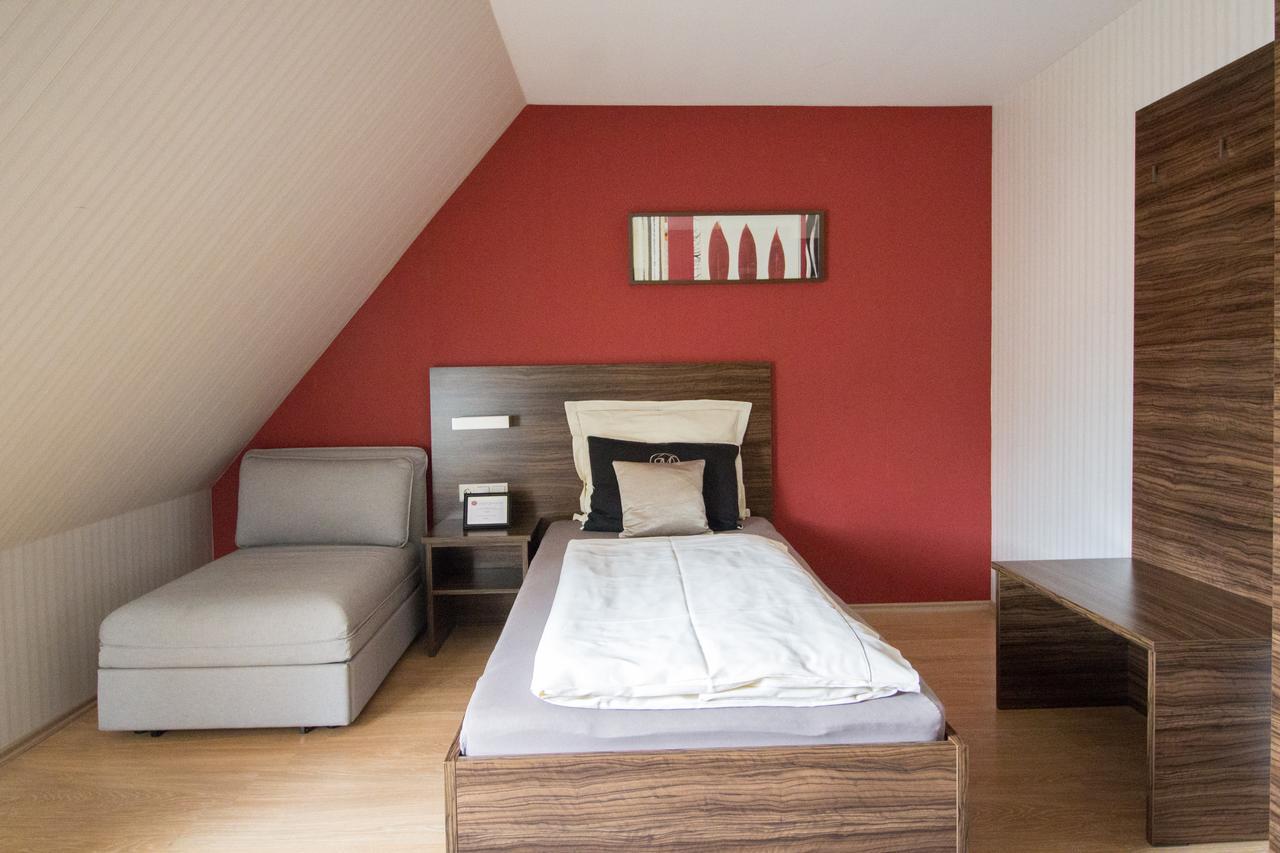 Landhotel Wolfschlugen Экстерьер фото