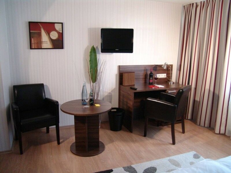 Landhotel Wolfschlugen Экстерьер фото